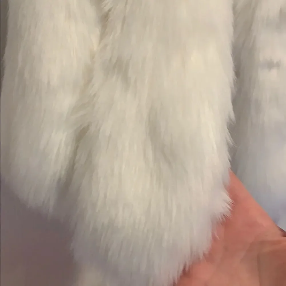 💕Last deal 💕White faux fur Vest
